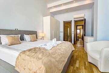 Фото номера Апартаменты в пентхаусе Отель Galeon Residence &amp; SPA г. Солнечный Берег 7