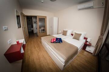 Фото номера Апартаменты с 2 спальнями, вид на парк (для 6 взрослых) Отель Premier Fort Club Hotel - Full Board г. Солнечный Берег 6