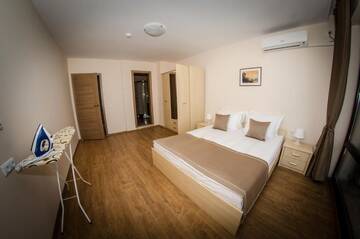 Фото номера Апартаменты с 2 спальнями, вид на парк (для 6 взрослых) Отель Premier Fort Club Hotel - Full Board г. Солнечный Берег 7