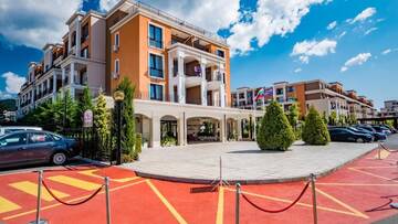 Фото номера Семейный номер с балконом (2 взрослых + 1 ребенок) Курортные отели Premier Fort Beach Resort г. Солнечный Берег 17