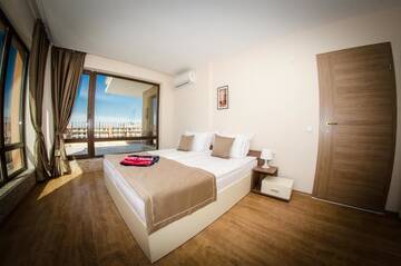 Фото номера Апартаменты с 2 спальнями и балконом Курортные отели Premier Fort Beach Resort г. Солнечный Берег 24