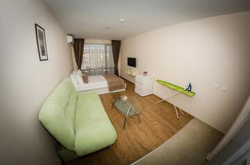 Фото номера Семейный номер с балконом (2 взрослых + 1 ребенок) Курортные отели Premier Fort Beach Resort г. Солнечный Берег 7