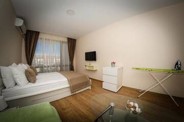 Фото номера Семейный номер с балконом (2 взрослых + 1 ребенок) Курортные отели Premier Fort Beach Resort г. Солнечный Берег 8