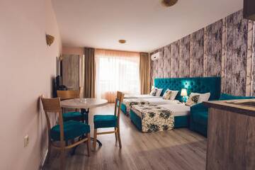Фото номера Трехместный номер с балконом Отель Avenue Deluxe Hotel г. Солнечный Берег 5