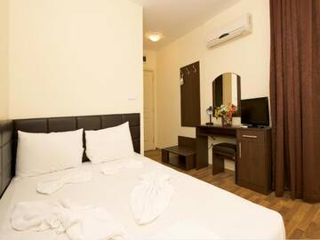 Фото номера Двухместный номер с 1 кроватью Отель Hotel Golden Ina г. Солнечный Берег 3