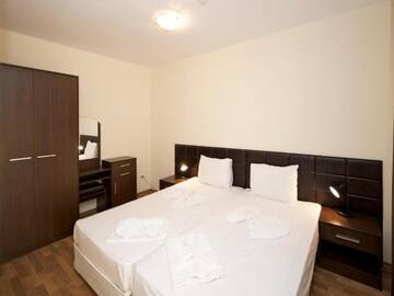 Фото номера Трехместный номер с балконом Отель Hotel Golden Ina г. Солнечный Берег 4