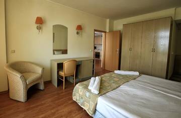 Фото номера Апартаменты с балконом Отель Grand Hotel Oasis - All Inclusive by Asteri Hotels г. Солнечный Берег 3