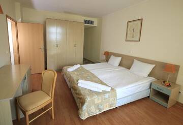 Фото номера Апартаменты с балконом Отель Grand Hotel Oasis - All Inclusive by Asteri Hotels г. Солнечный Берег 9