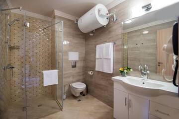 Фото номера Люкс с 1 спальней (для 2 взрослых и 2 детей) Отель Rome Palace Deluxe - All Inclusive г. Солнечный Берег 5