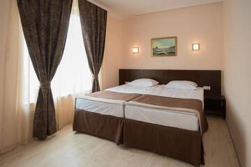 Фото номера Люкс с 2 спальнями (4 взрослых + 2 детей) Отель Rome Palace Deluxe - All Inclusive г. Солнечный Берег 2