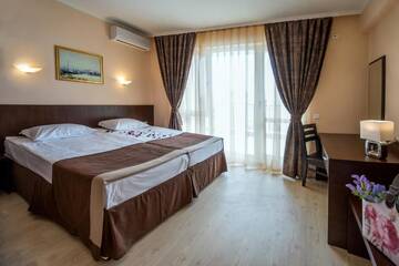 Фото номера Люкс с 1 спальней (для 2 взрослых и 2 детей) Отель Rome Palace Deluxe - All Inclusive г. Солнечный Берег 4