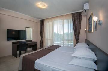Фото номера Суперлюкс с 2 спальнями (для 4 взрослых и 3 детей) Отель Rome Palace Deluxe - All Inclusive г. Солнечный Берег 5