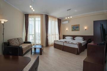 Фото номера Полулюкс (для 3 взрослых) Отель Rome Palace Deluxe - All Inclusive г. Солнечный Берег 4