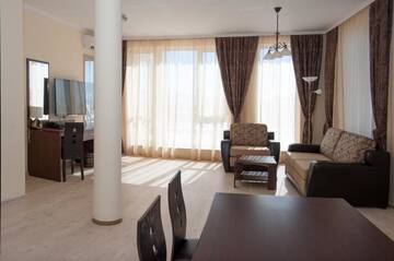 Фото номера Суперлюкс с 2 спальнями (для 5 взрослых) Отель Rome Palace Deluxe - All Inclusive г. Солнечный Берег 4