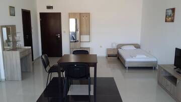 Фото номера Трехместный номер с балконом Отель Coral City г. Солнечный Берег 8