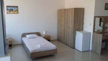 Фото номера Трехместный номер с балконом Отель Coral City г. Солнечный Берег 5