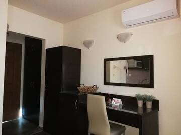 Фото номера Двухместный номер эконом-класса с 1 кроватью Апарт-отели Hotel Venice г. Солнечный Берег 2