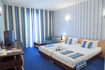 Фото номера Двухместный номер с 1 кроватью и балконом Отель RIU Helios - All Inclusive г. Солнечный Берег 6
