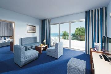 Фото номера Family Room (2 Adults + 2 Children 0-12 years) Отель RIU Helios - All Inclusive г. Солнечный Берег 3
