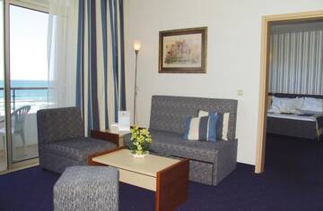 Фото номера Family Room (2 Adults + 2 Children 0-12 years) Отель RIU Helios - All Inclusive г. Солнечный Берег 2