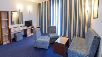 Фото номера Family Room (2 Adults + 2 Children 0-12 years) Отель RIU Helios - All Inclusive г. Солнечный Берег 9