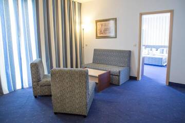 Фото номера Family Room (3 Adults + 1 Child 0-12 years) Отель RIU Helios - All Inclusive г. Солнечный Берег 2