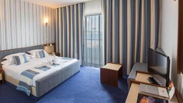 Фото номера Double Room with Balcony and Sea View (2 Adults + 1 Child 0-12 years) Отель RIU Helios - All Inclusive г. Солнечный Берег 4