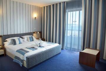 Фото номера Double Room with Sea View (2 Adults + 2 Children 0-12 years) Отель RIU Helios - All Inclusive г. Солнечный Берег 5