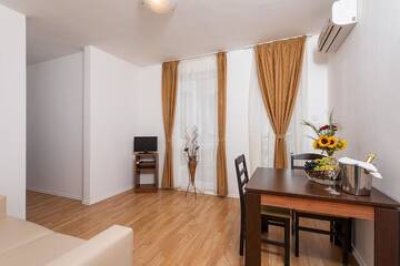Фото номера One bedroom Apartment Pool view Апарт-отели Sea Romance г. Солнечный Берег 5