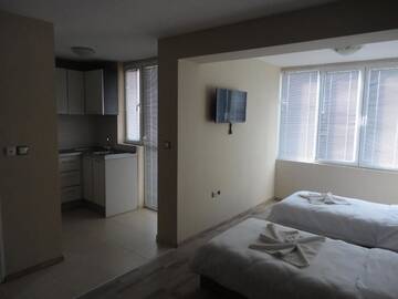 Фото номера Двухместный номер с 1 кроватью и балконом Гостевой дом Casa Luba Sunny beach г. Солнечный Берег 8