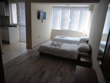 Фото номера Двухместный номер с 1 кроватью и балконом Гостевой дом Casa Luba Sunny beach г. Солнечный Берег 10