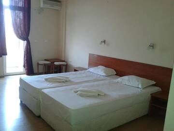 Фото номера Просторный двухместный номер с 2 отдельными кроватями Отель Hotel Seasons 2 г. Солнечный Берег 5