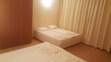 Фото номера Классический четырехместный номер Отель Hotel Seasons 2 г. Солнечный Берег 4