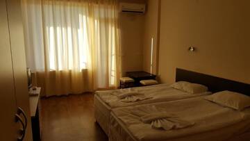 Фото номера Просторный двухместный номер с 2 отдельными кроватями Отель Hotel Seasons 2 г. Солнечный Берег 4