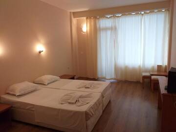 Фото номера Просторный двухместный номер с 2 отдельными кроватями Отель Hotel Seasons 2 г. Солнечный Берег 8