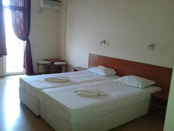 Фото номера Просторный двухместный номер с 2 отдельными кроватями Отель Hotel Seasons 2 г. Солнечный Берег 12