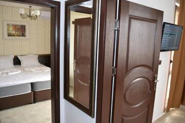 Фото номера Двухуровневые апартаменты Отель Hotel KOKICHE VIP г. Солнечный Берег 7