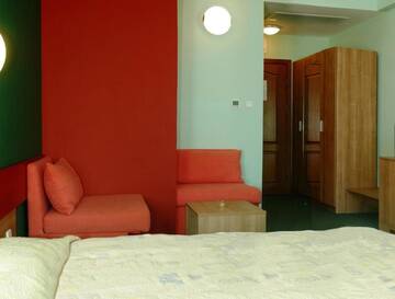 Фото номера Стандартный семейный номер Отель Kiparisite Hotel г. Солнечный Берег 4