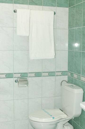 Фото номера Двухместный номер с 2 отдельными кроватями и балконом Отель Kiparisite Hotel г. Солнечный Берег 3
