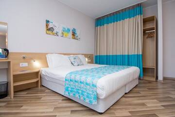 Фото номера Полулюкс с балконом (для 2 взрослых и 1 ребенка) Курортные отели Nevis Resort &amp; Aqua Park - All Inclusive г. Солнечный Берег 7