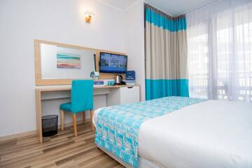 Фото номера Двухместный номер с балконом (для 2 взрослых) Курортные отели Nevis Resort &amp; Aqua Park - All Inclusive г. Солнечный Берег 4
