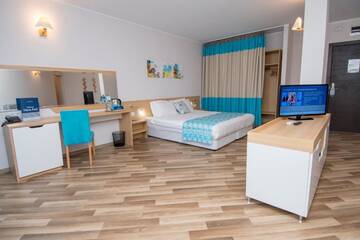 Фото номера Полулюкс с балконом (3 взрослых) Курортные отели Nevis Resort &amp; Aqua Park - All Inclusive г. Солнечный Берег 5