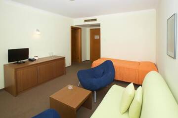 Фото номера Стандартные апартаменты Отель Jeravi Beach Hotel г. Солнечный Берег 6