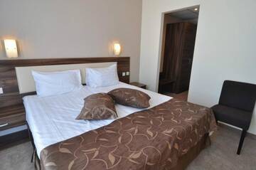 Фото номера Двухместный номер с 1 кроватью и балконом Отель Regata Palace - All Inclusive г. Солнечный Берег 8