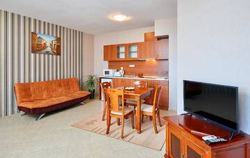 Фото номера Апартаменты с 1 спальней (для 2 взрослых и 2 детей) Отель Karolina Hotel г. Солнечный Берег 4