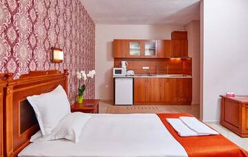 Фото номера Номер-студио с балконом (для 2 взрослых) Отель Karolina Hotel г. Солнечный Берег 2