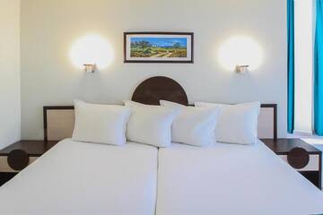 Фото номера Двухместный номер с 2 отдельными кроватями и балконом Отель Smartline Meridian Hotel г. Солнечный Берег 6