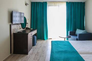 Фото номера Двухместный номер с 2 отдельными кроватями и балконом Отель Smartline Meridian Hotel г. Солнечный Берег 7
