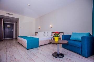 Фото номера Двухместный номер с 2 отдельными кроватями и балконом Отель Smartline Meridian Hotel г. Солнечный Берег 8