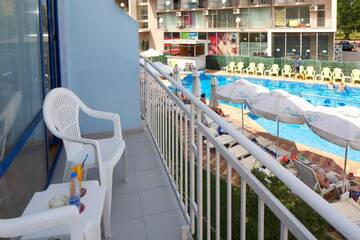 Фото номера Двухместный номер с 2 отдельными кроватями и балконом Отель Bohemi Hotel - All Inclusive г. Солнечный Берег 10
